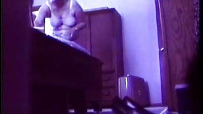 Найзууд намайг харж, бичлэг хийж байхад би өөрийгөө бүхэлд нь агуулж байна