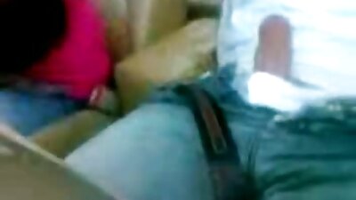 Анх удаагаа жижиг тахиагаа атга нойтон шингэнээр тайлж байгаа бичлэг хийж байна
